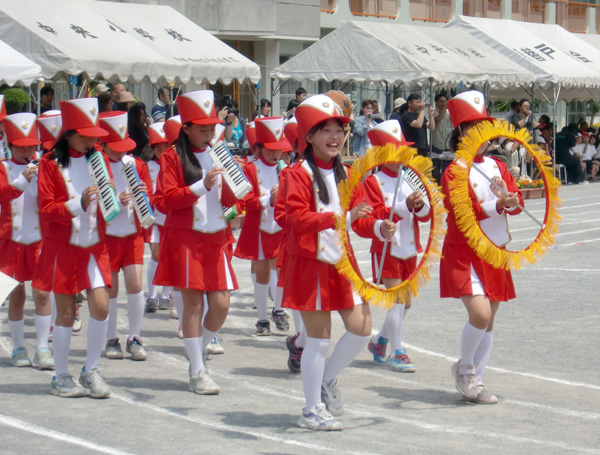 小学校に鼓笛隊衣裳を寄贈しました 子供 大人のバレエ衣裳 衣装 バレエ用品レンタル アトリエヨシノ